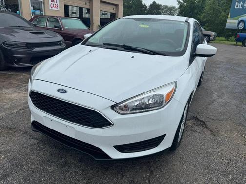 Oxford White 2018 Ford Focus SE