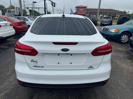 Oxford White 2018 Ford Focus SE