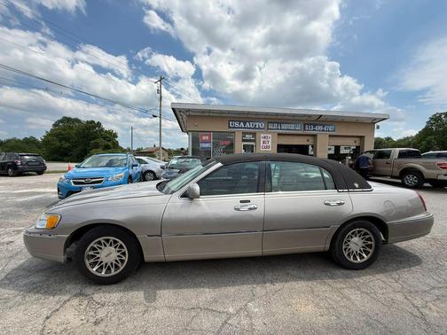 2000 Lincoln Town Car Executive