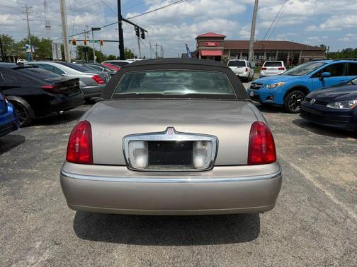 2000 Lincoln Town Car Executive
