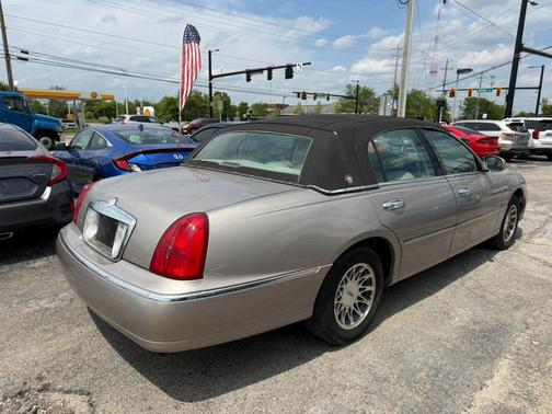 2000 Lincoln Town Car Executive