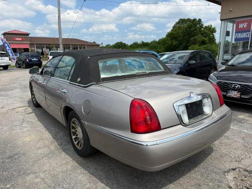 2000 Lincoln Town Car Executive