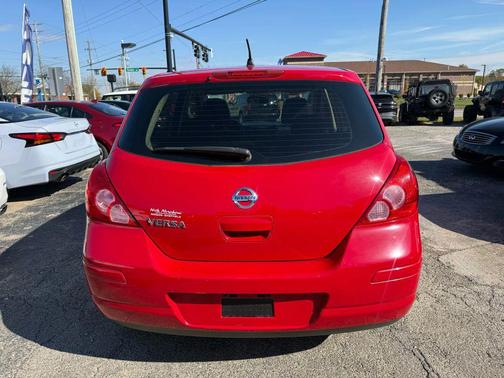 2010 Nissan Versa 1.8 S
