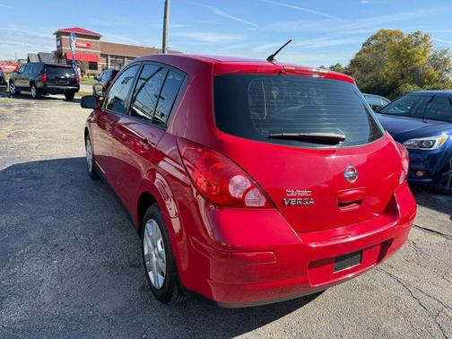 2010 Nissan Versa 1.8 S