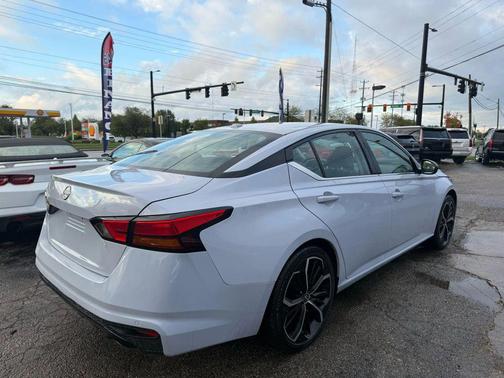 2023 Nissan Altima SR FWD