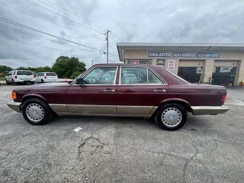 Burgundy 1991 Mercedes-Benz S-Class 300SE