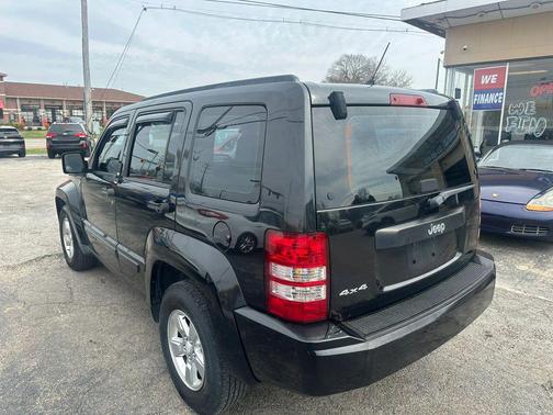 Brilliant Black Crystal Pearlcoat 2012 Jeep Liberty Sport