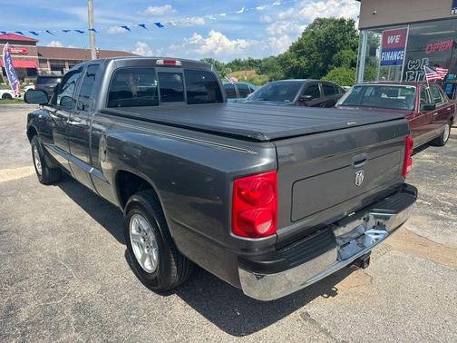 Gray 2005 Dodge Dakota SLT
