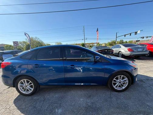 Lightning Blue Metallic 2018 Ford Focus SE