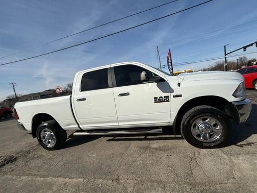 2017 RAM 2500 Big Horn Crew Cab 4x4 6'4' Box