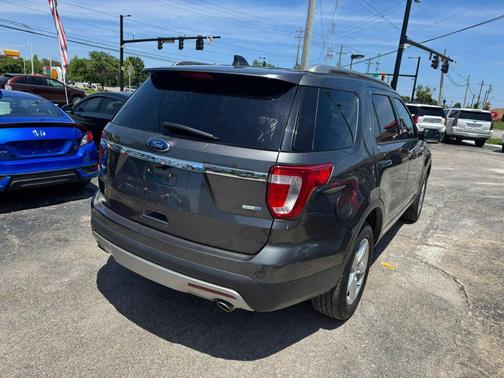 Gray 2016 Ford Explorer XLT