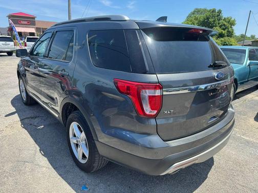 Gray 2016 Ford Explorer XLT