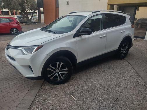 Super White 2016 Toyota RAV4 LE