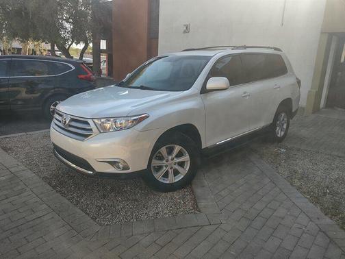 2013 Toyota Highlander SE