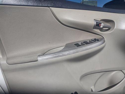 Super White 2013 Toyota Corolla LE