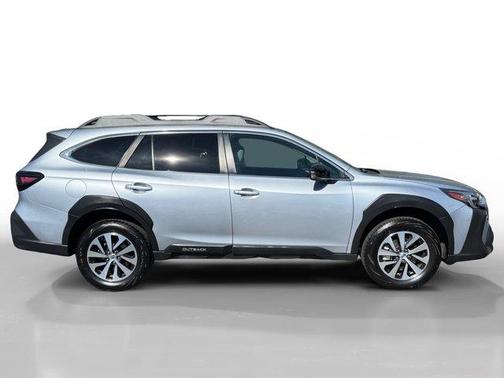 Ice Silver Metallic 2023 Subaru Outback Premium