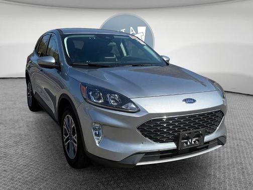 ICONIC SILVER 2022 Ford Escape SEL