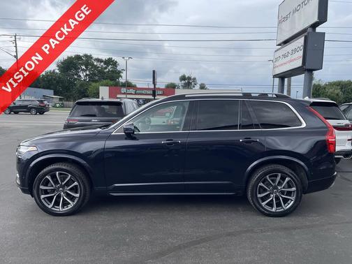 2017 Volvo XC90 T6 Momentum