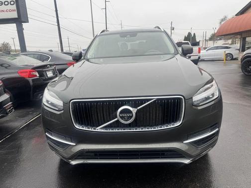 2018 Volvo XC90 T6 Momentum