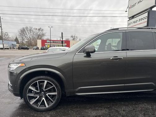 2018 Volvo XC90 T6 Momentum