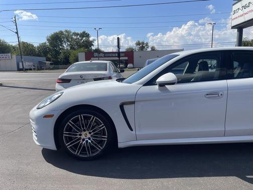 2016 Porsche Panamera 4