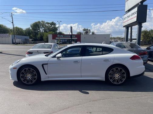 2016 Porsche Panamera 4