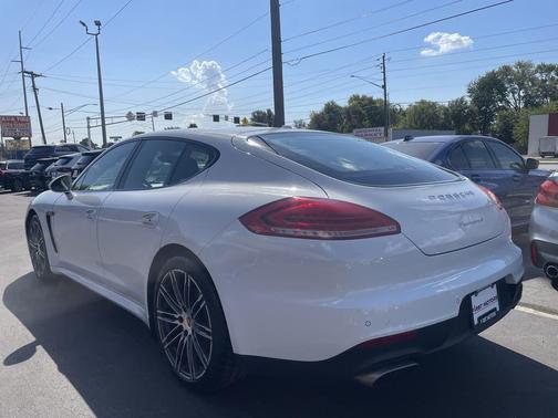 2016 Porsche Panamera 4