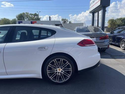 2016 Porsche Panamera 4