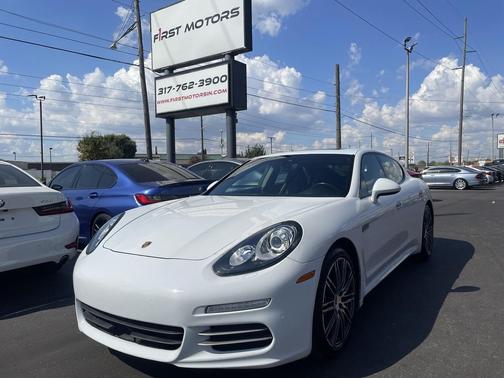 2016 Porsche Panamera 4