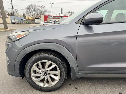 2016 Hyundai TUCSON SE