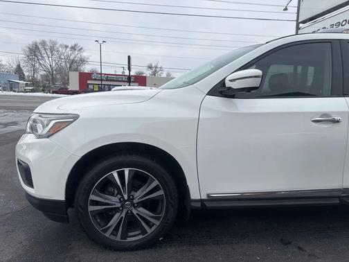 2017 Nissan Pathfinder Platinum