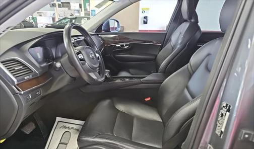 2019 Volvo XC90 T5 Momentum