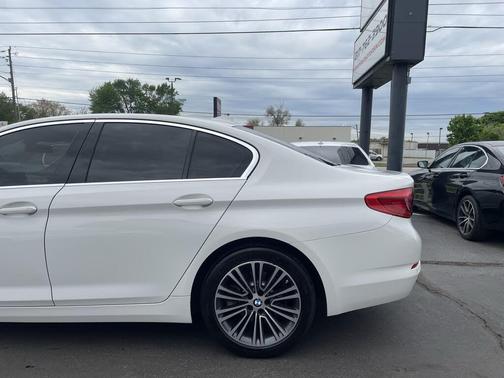2019 BMW 530 530i