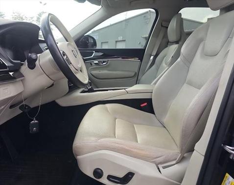 2018 Volvo XC90 T5 Momentum
