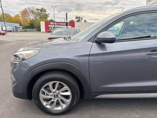 2017 Hyundai TUCSON SE