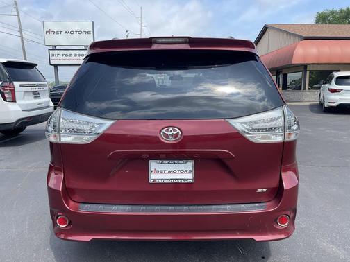 2019 Toyota Sienna SE