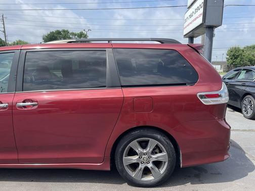 2019 Toyota Sienna SE