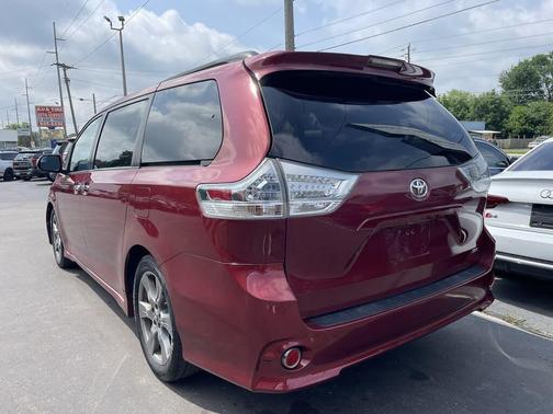 2019 Toyota Sienna SE