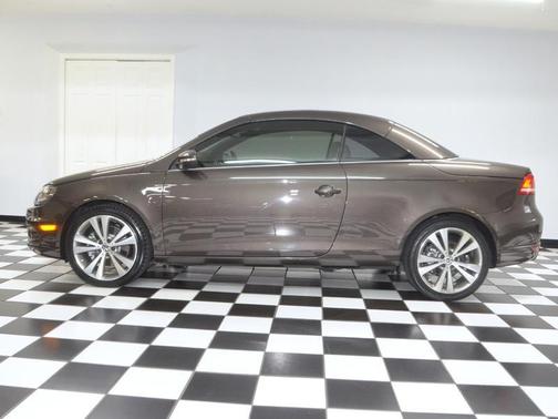 BLACK OAK METALLIC (BROWN) 2013 Volkswagen Eos Lux