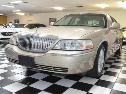 2004 Lincoln Town Car Signature