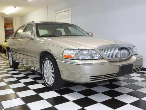 2004 Lincoln Town Car Signature