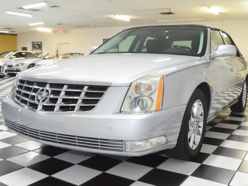 2011 Cadillac DTS Luxury Collection