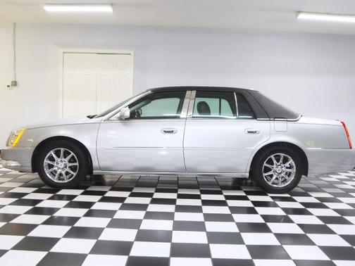 2011 Cadillac DTS Luxury Collection