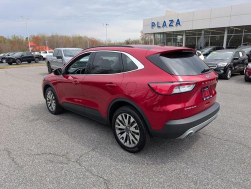 2022 Ford Escape TITANIUM