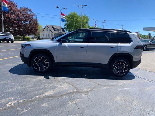 Silver Zynith Clearcoat 2026 Jeep Cherokee Overland