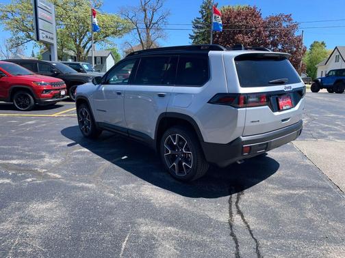 Silver Zynith Clearcoat 2026 Jeep Cherokee Overland