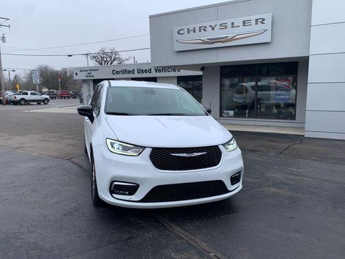 Bright White Clearcoat 2024 Chrysler Pacifica Touring L