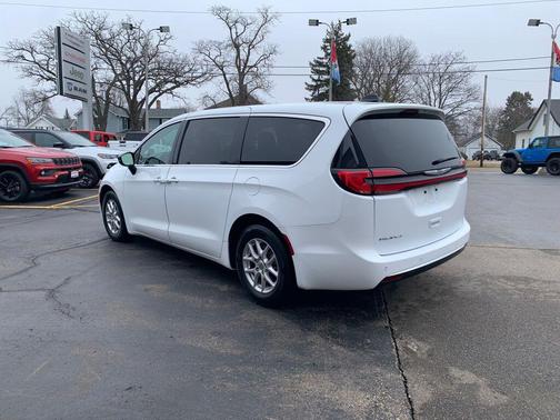 Bright White Clearcoat 2024 Chrysler Pacifica Touring L
