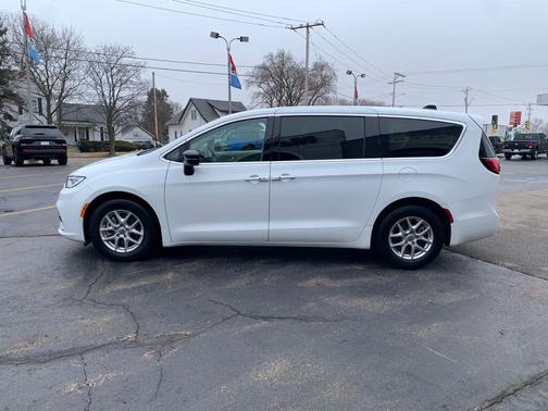 Bright White Clearcoat 2024 Chrysler Pacifica Touring L