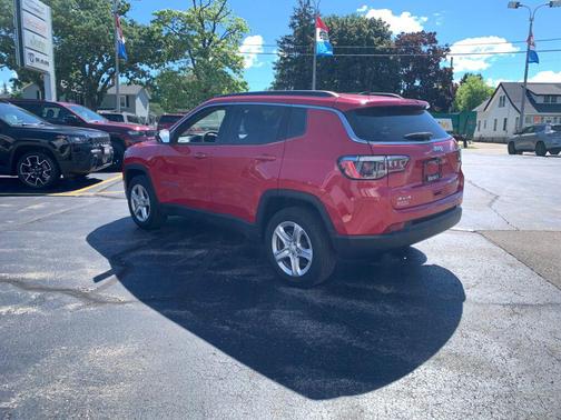 Redline Pearlcoat 2023 Jeep Compass Latitude